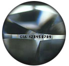 Inscripción con láser del número del certificado de gemología