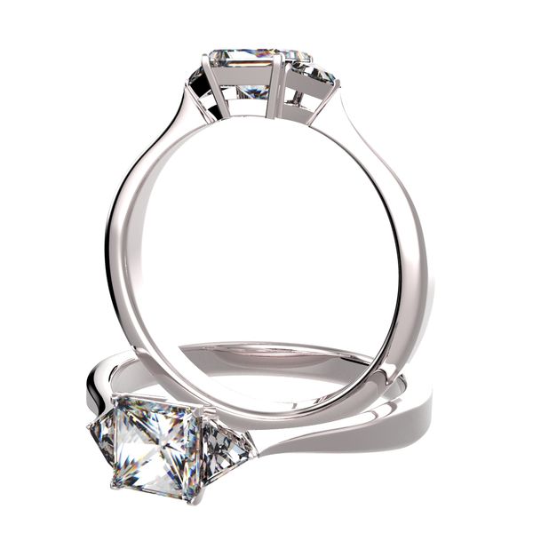 Anillo acompañado con 2 diamantes triangulares